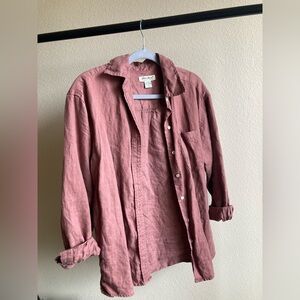 Relaxed button up, perfect for a chill long weekend or a layered fit.